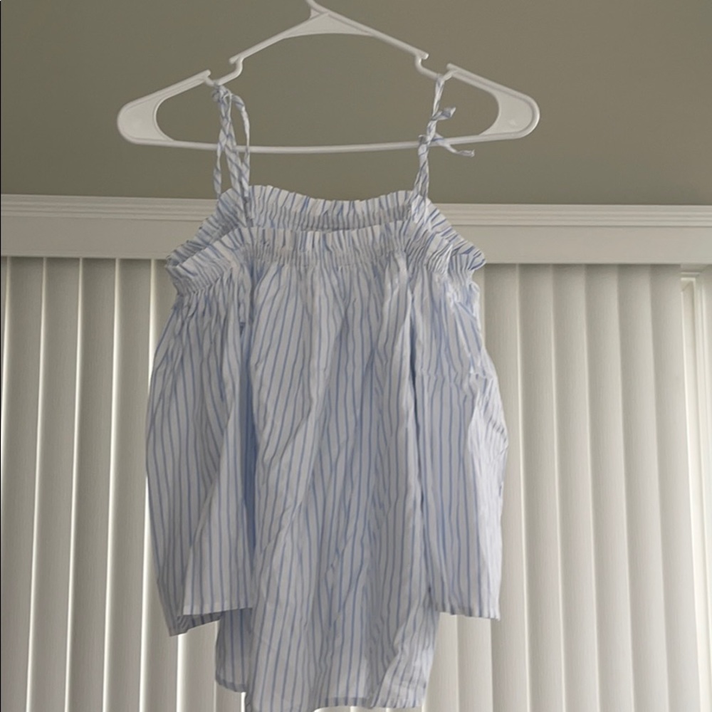 Off the shoulders stripe shirt